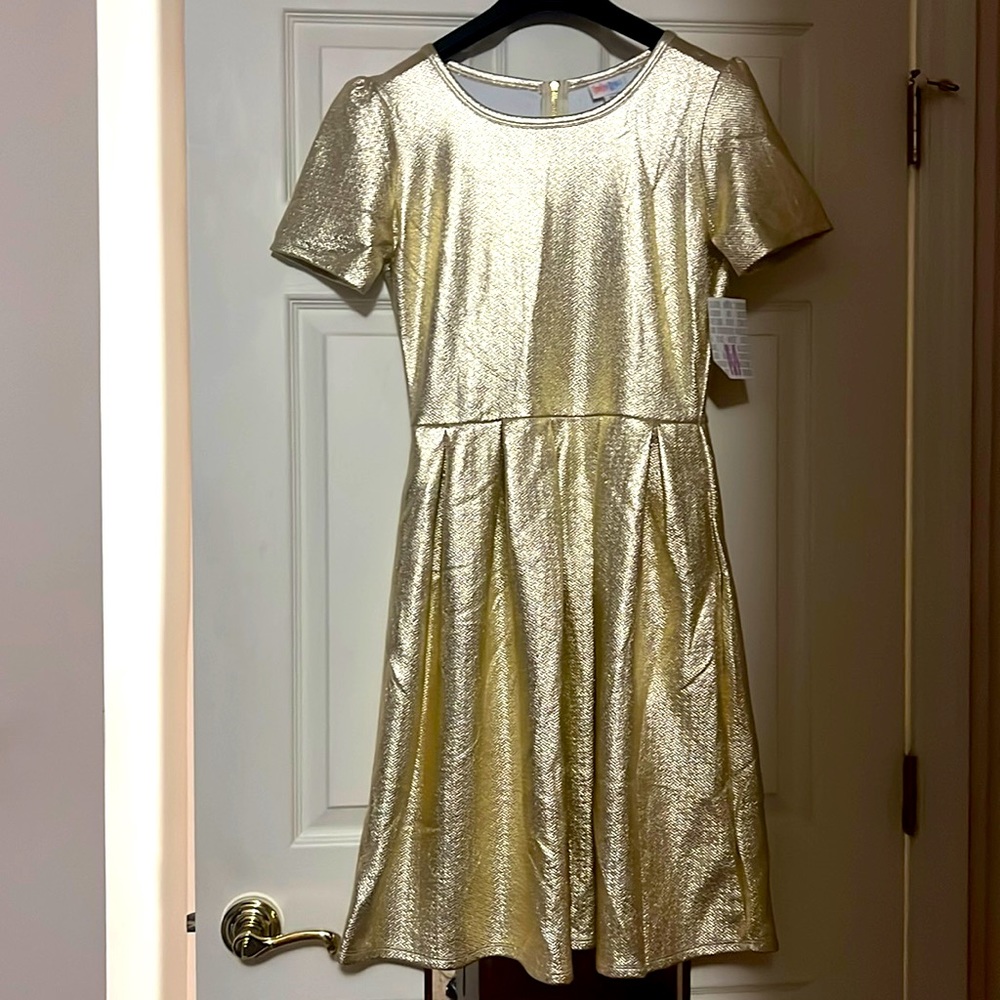 Gold Amelia LuLaRoe. SIZE Medium.